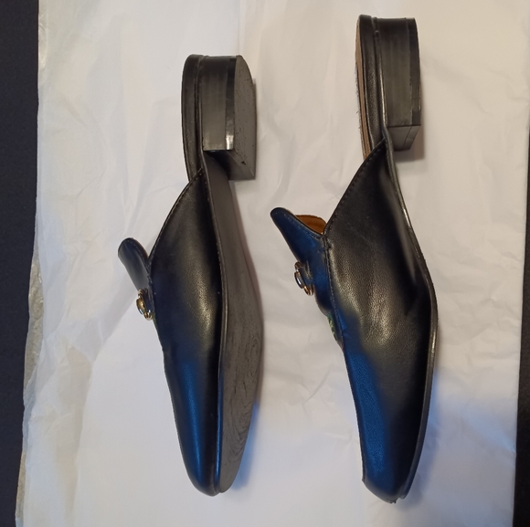 Black Floral Cape Robbin Mules - Picture 5 of 7